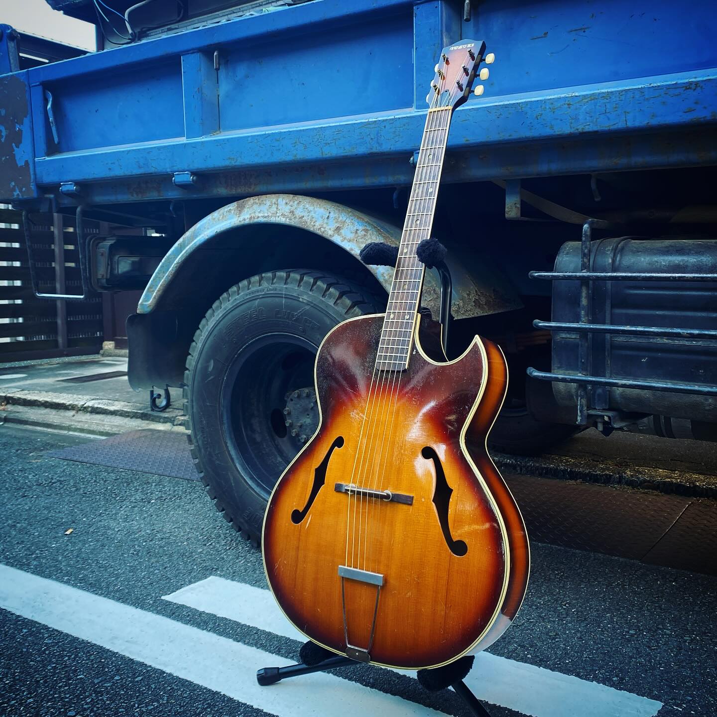 Suzuki Violin ’60s P-20 Pick Guitar